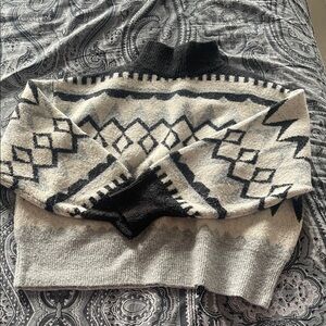 H&M Black and Cream Geometric Women's Sweater